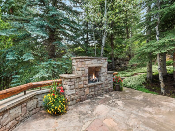 Luxurious Ski-in/ Ski-out Vacation Home - Family-Friendly Retreat